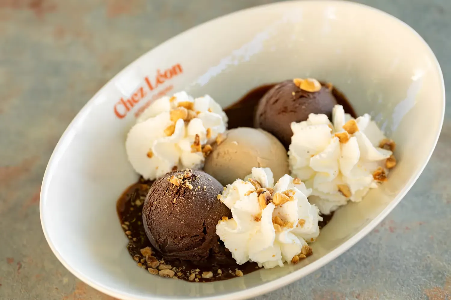 Crêpe sucrée nappée de chocolat