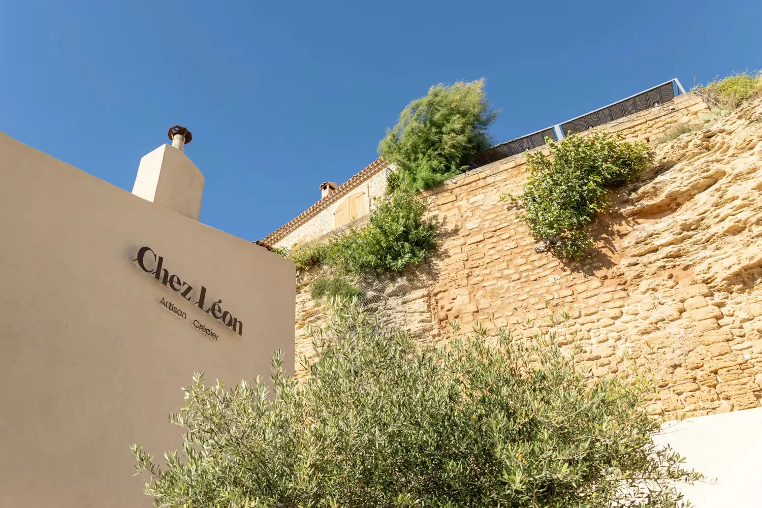 Terrasse du restaurant en fin de journée